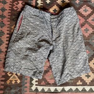 Betabrand Shorts size 32